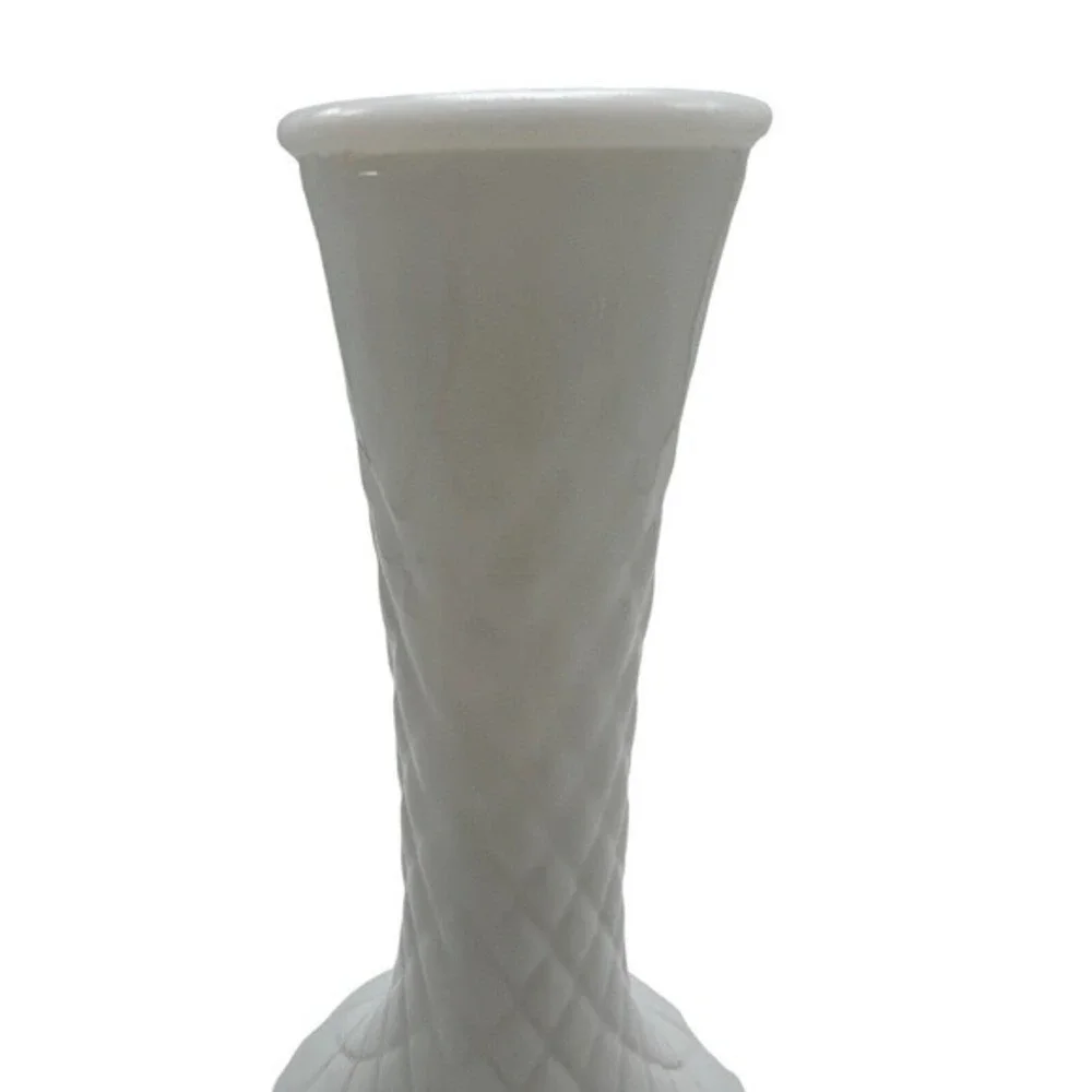 Vintage Hoosier Glass Milk‎ Glass Quilted Diamond Pattern Flower Bud Vase